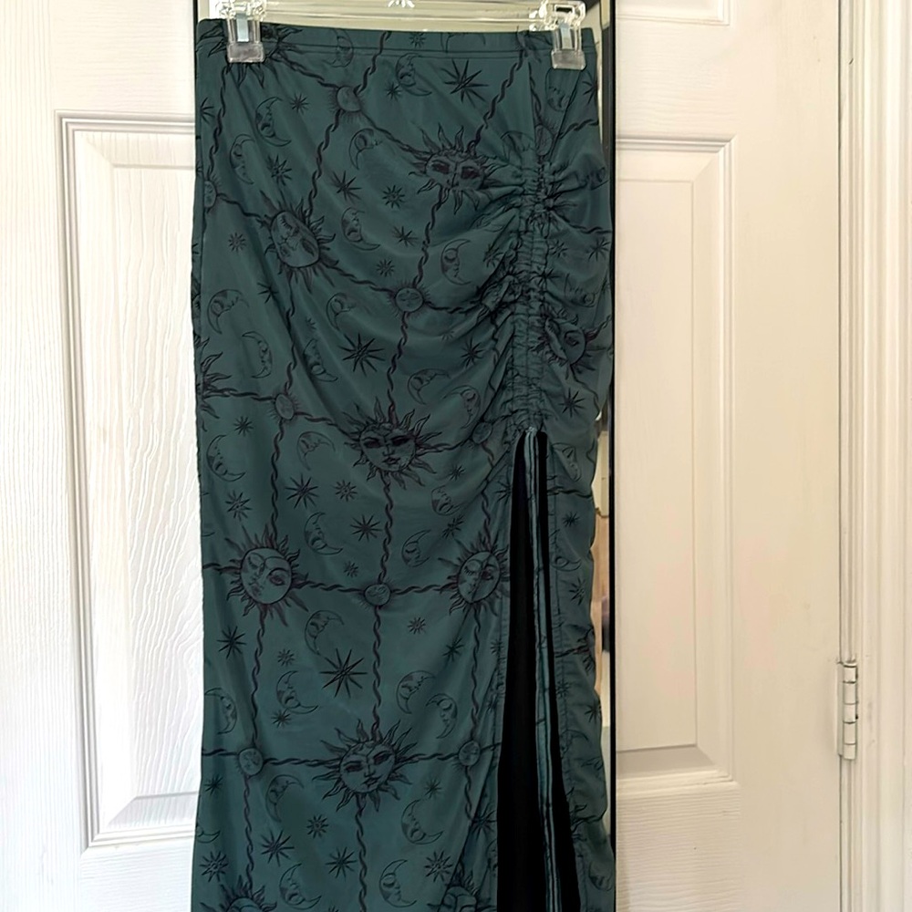 Emerald bodycon maxi skirt with ruched side slit
